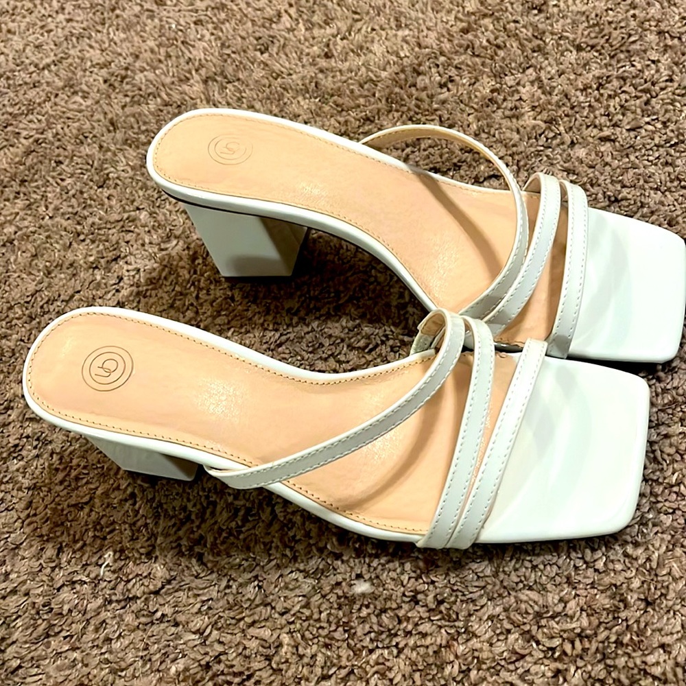 UO block patent block heels